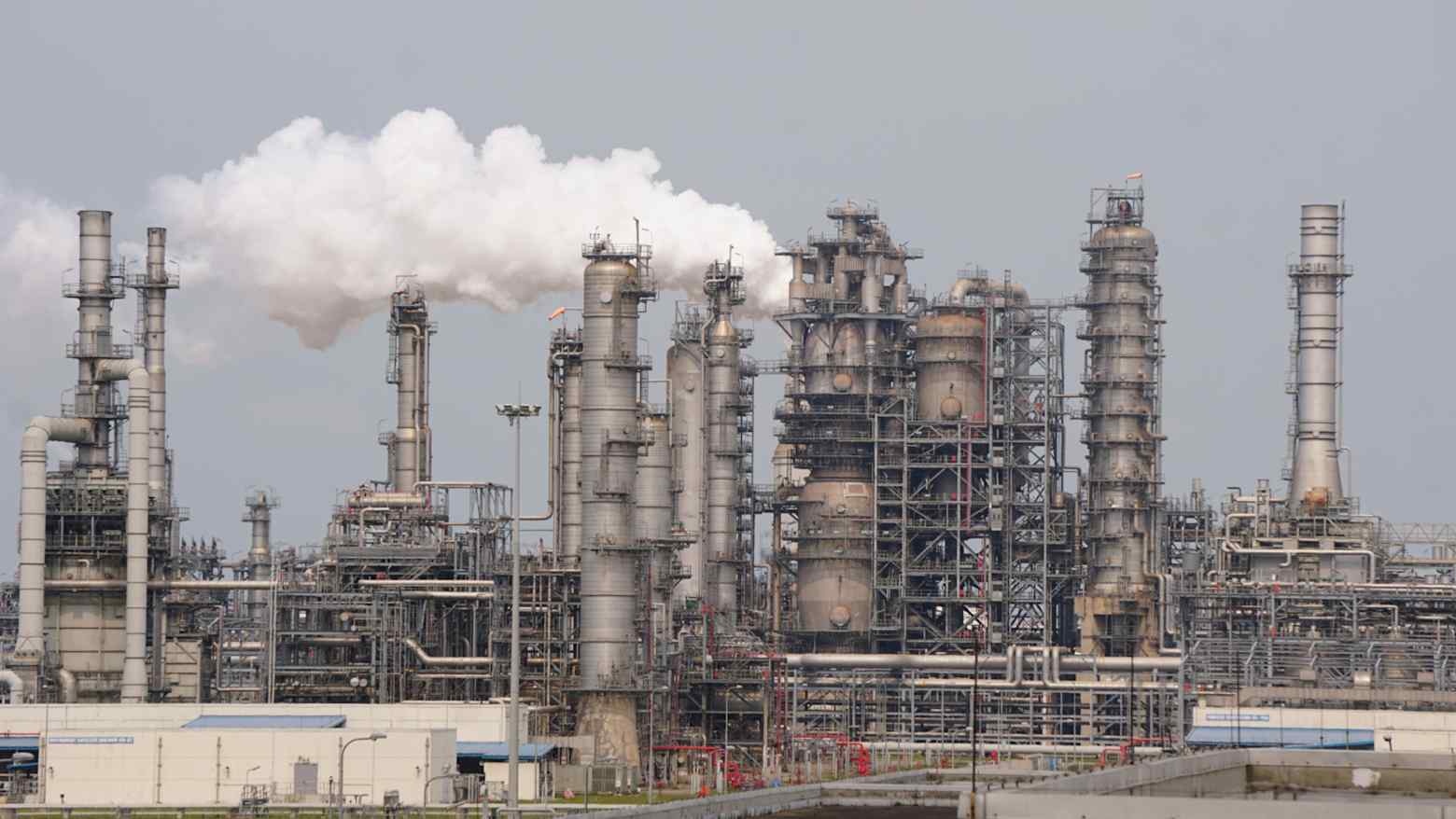 &Ocirc;ng lớn dầu kh&iacute; một nước ch&acirc;u &Aacute; sắp chuyển cho Việt Nam 4 triệu th&ugrave;ng dầu- Ảnh 1.