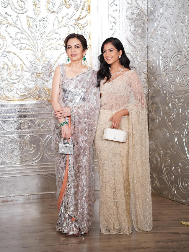 Người phụ nữ gi&agrave;u nhất ch&acirc;u &Aacute; đeo vi&ecirc;n kim cương c&oacute; một kh&ocirc;ng hai tr&ecirc;n đời đến tiệc c&oacute; Jennie- Ảnh 6.