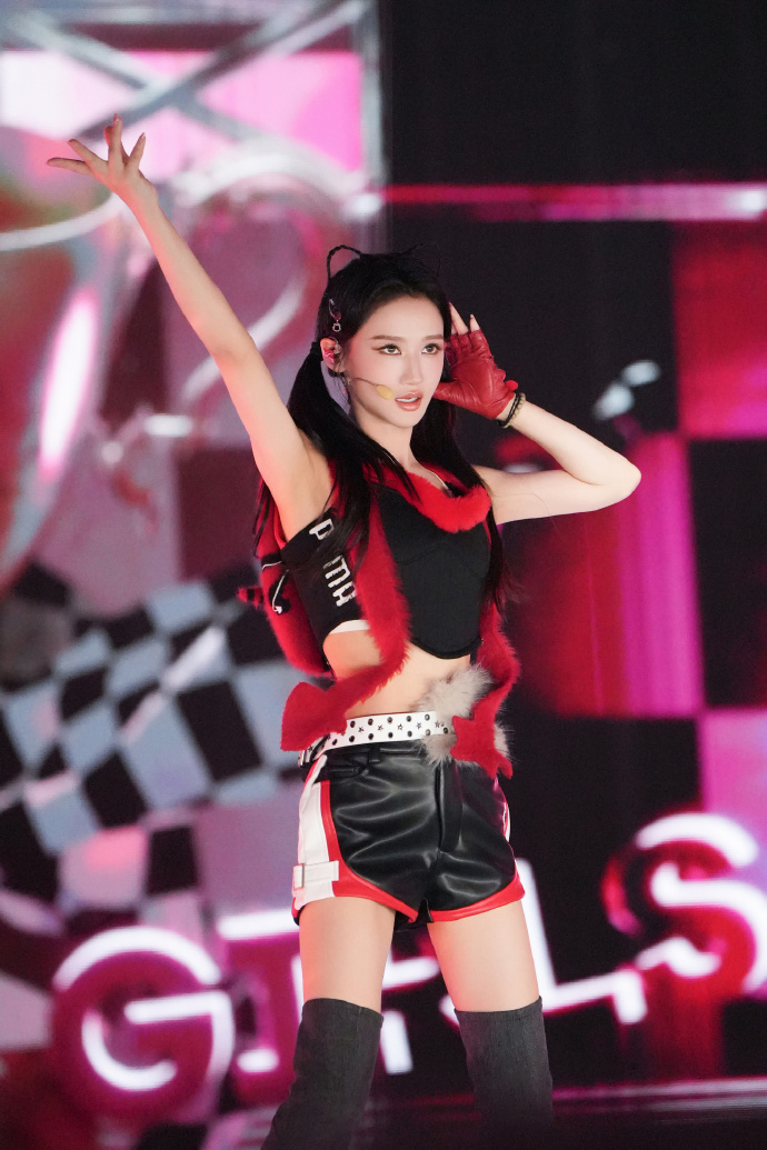 Cầu trời đừng để Trang Ph&aacute;p chung team với Chị Đẹp n&agrave;y: Xấu t&iacute;nh nhất show kh&ocirc;ng ai ưa, giở tr&ograve; chơi bẩn với cả đồng đội- Ảnh 1.