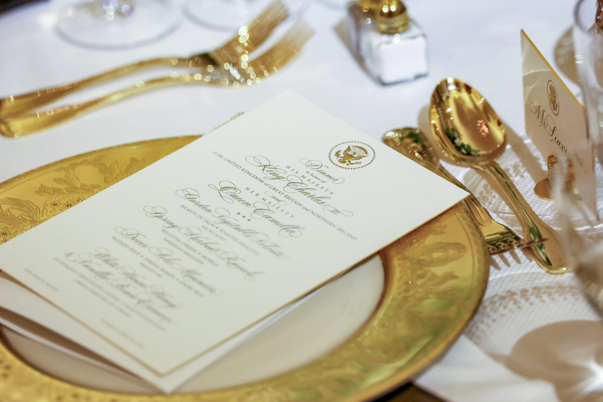 Bức ảnh quyền lực: Vợ chồng Tổng thống Mỹ đ&oacute;n tiếp Vua v&agrave; Ho&agrave;ng hậu Anh trong Quốc yến lộng lẫy ở Nh&agrave; Trắng - Ảnh 8.