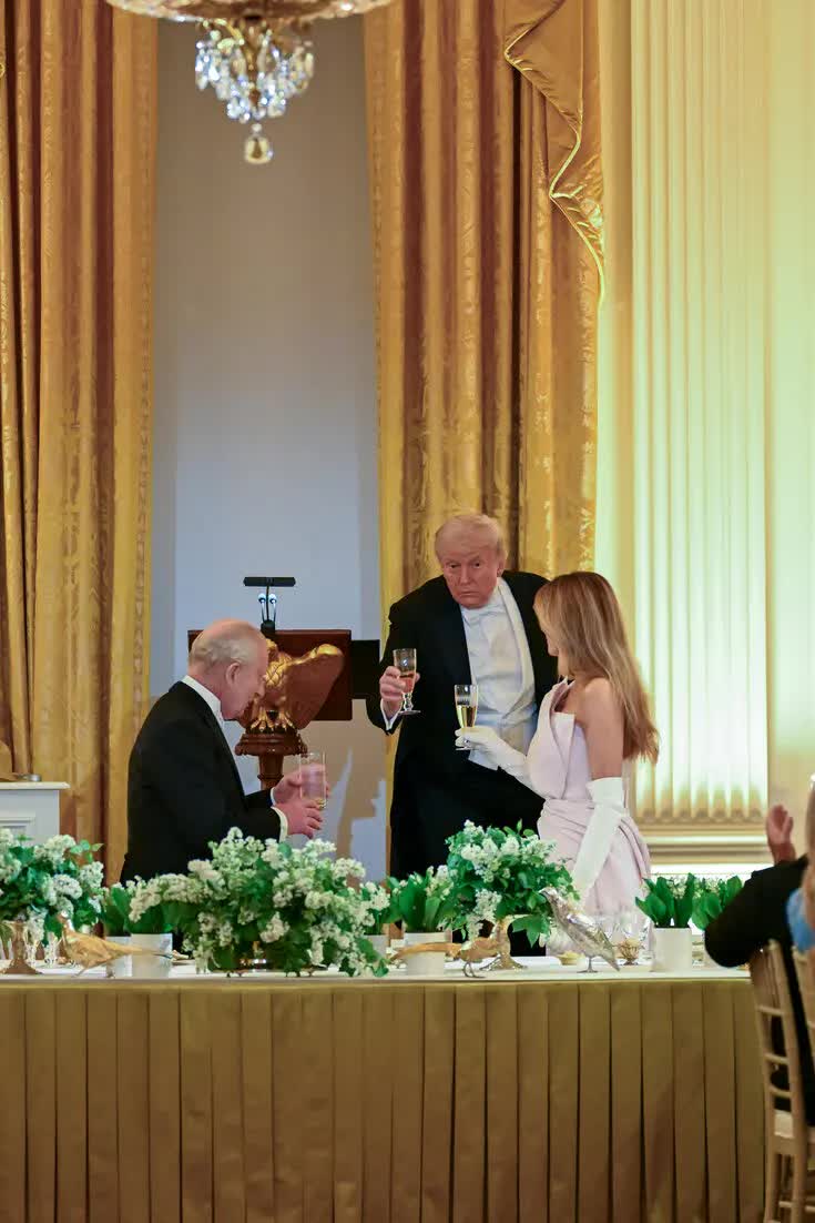 Bức ảnh quyền lực: Vợ chồng Tổng thống Mỹ đ&oacute;n tiếp Vua v&agrave; Ho&agrave;ng hậu Anh trong Quốc yến lộng lẫy ở Nh&agrave; Trắng - Ảnh 6.
