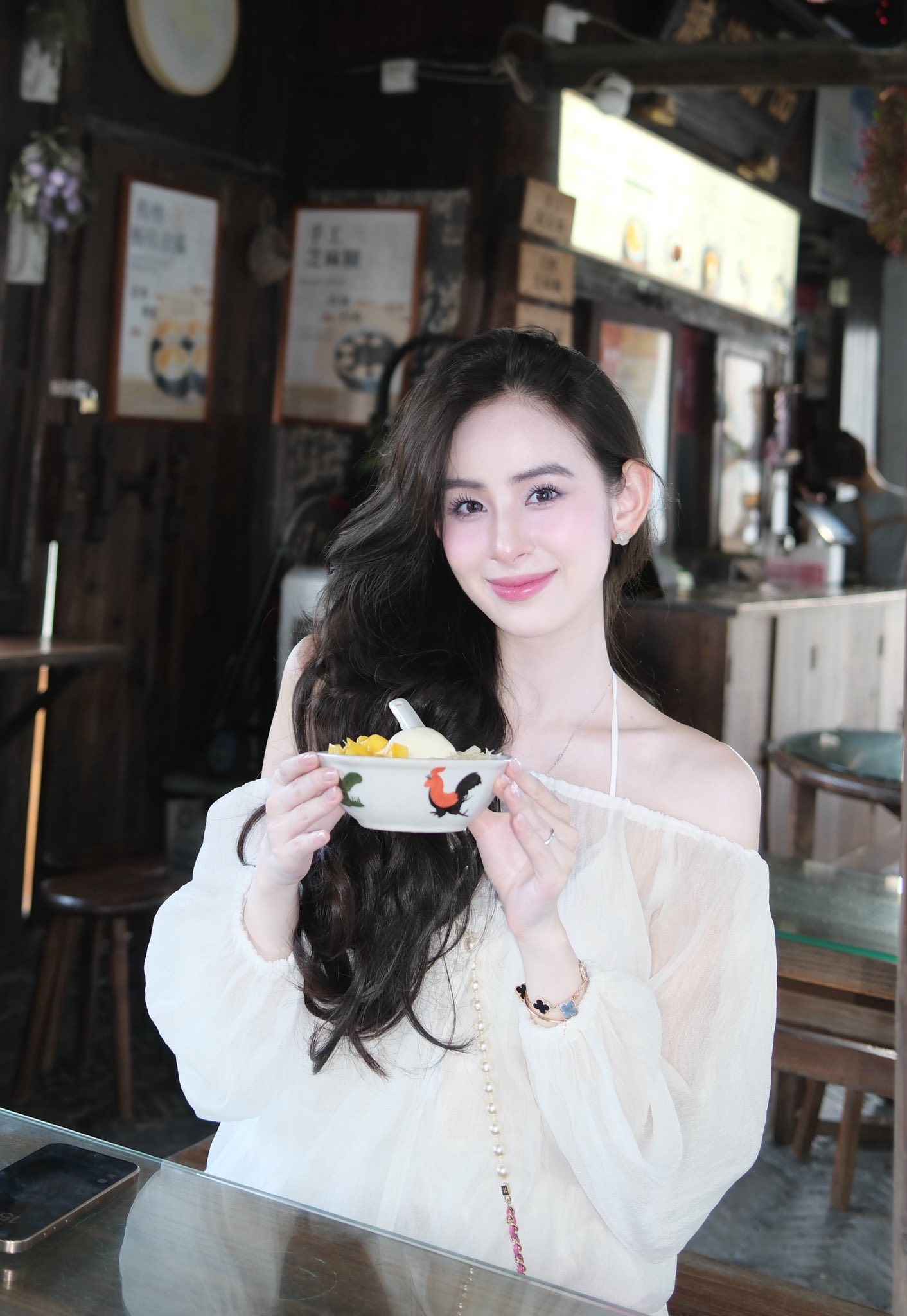 Con d&acirc;u cựu chủ tịch, &ldquo;ph&oacute; gi&aacute;m đốc&rdquo; trong phim Việt để lộ ảnh trong ph&ograve;ng tập: Gi&agrave;u, đẹp, vẫn kỷ luật- Ảnh 3.