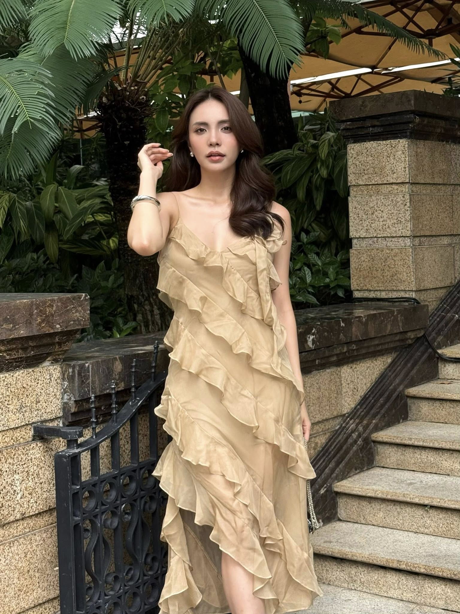 Con d&acirc;u cựu chủ tịch, &ldquo;ph&oacute; gi&aacute;m đốc&rdquo; trong phim Việt để lộ ảnh trong ph&ograve;ng tập: Gi&agrave;u, đẹp, vẫn kỷ luật- Ảnh 7.