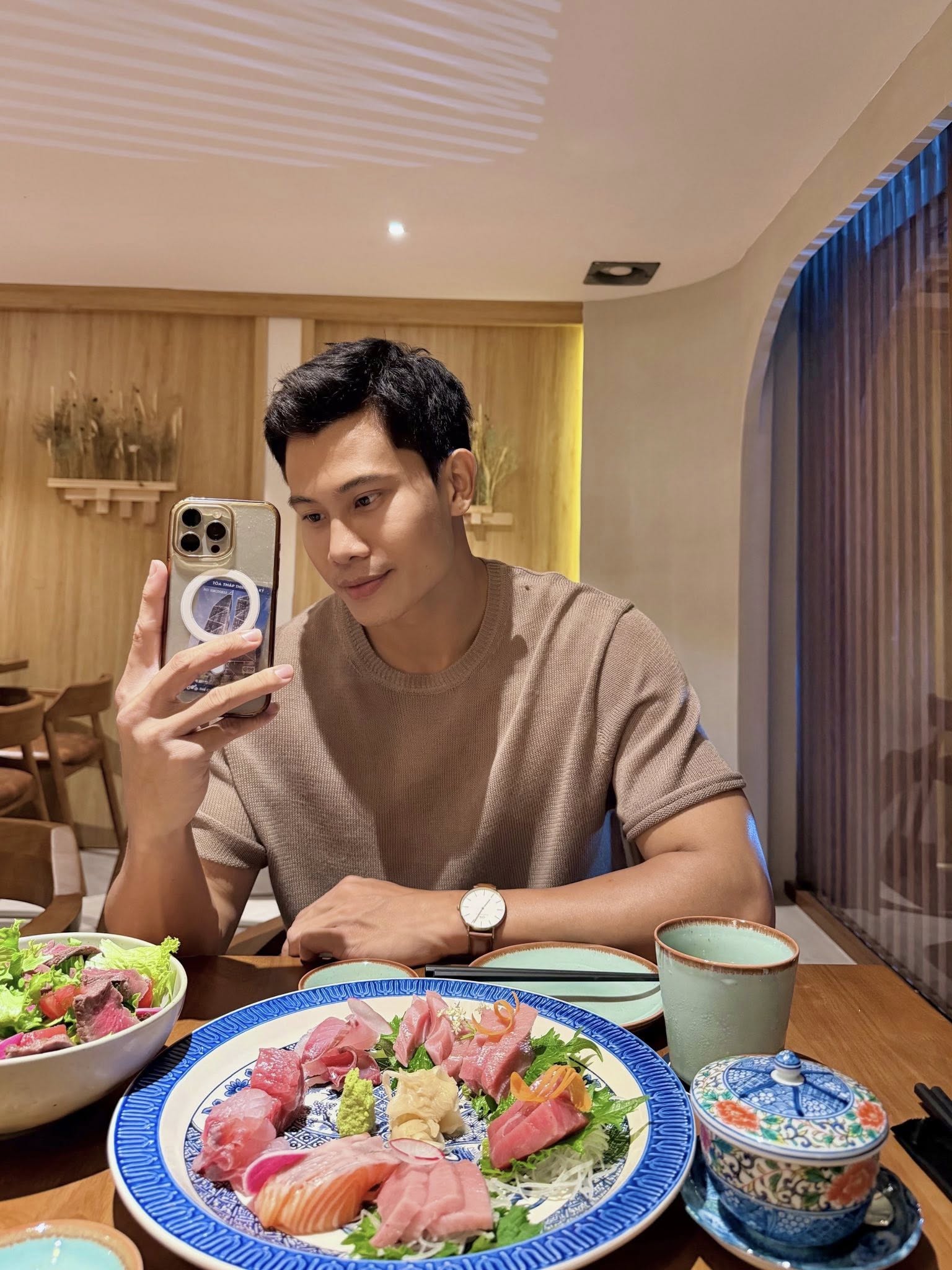 Vbiz c&oacute; mỹ nam chẳng biết d&ugrave;ng visual sao cho đ&uacute;ng: C&agrave;ng đ&oacute;ng phim c&agrave;ng xấu, diễn xuất t&igrave;m kh&ocirc;ng ra điểm ch&ecirc;- Ảnh 6.