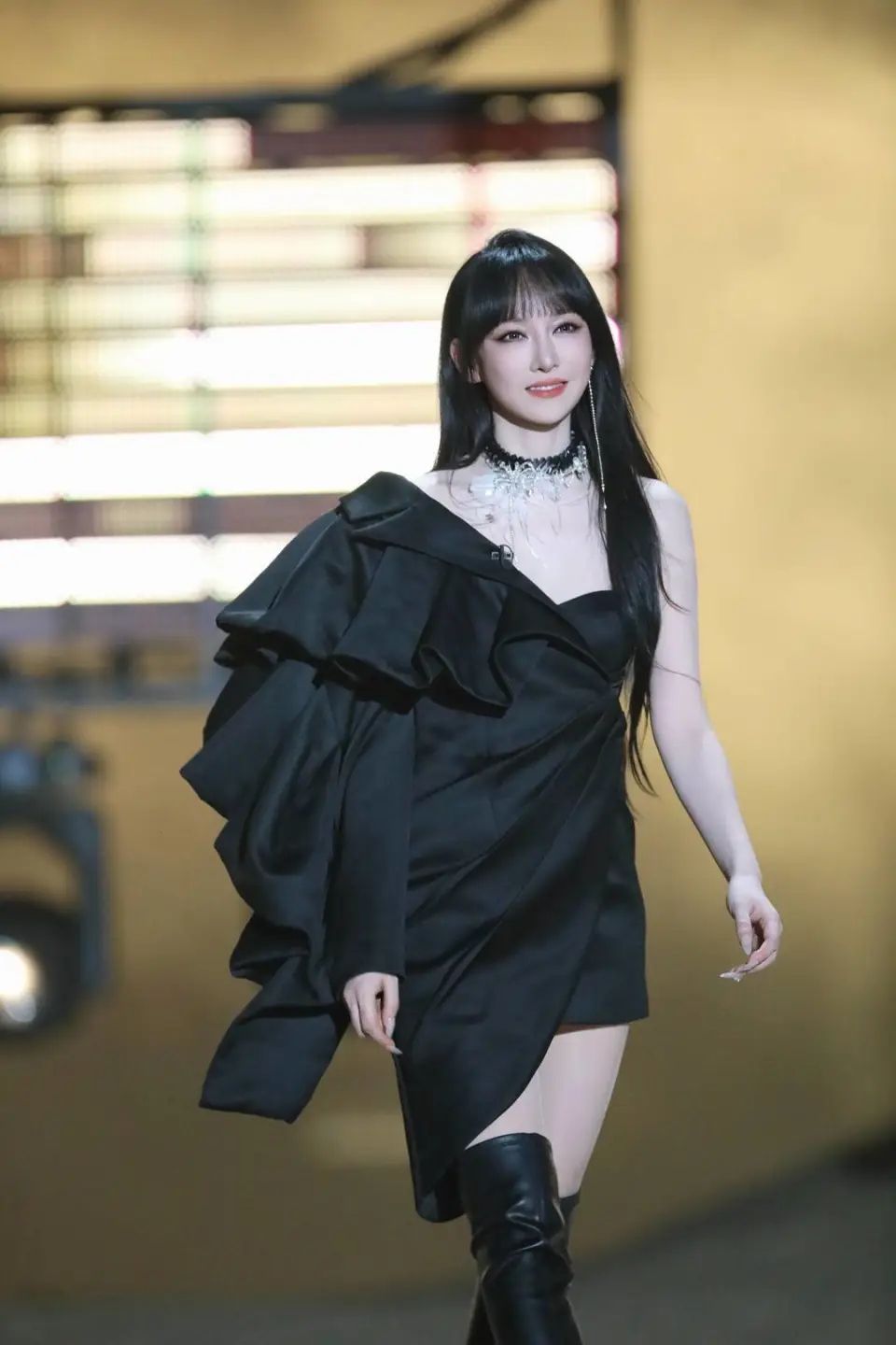 Đối thủ mới khiến Trang Ph&aacute;p dễ &ldquo;out game&rdquo;: C&oacute; hit để đời kh&ocirc;ng ai cover nổi, được quốc tế c&ocirc;ng nhận &ldquo;t&agrave;i năng nhất Trung Quốc&rdquo;- Ảnh 5.