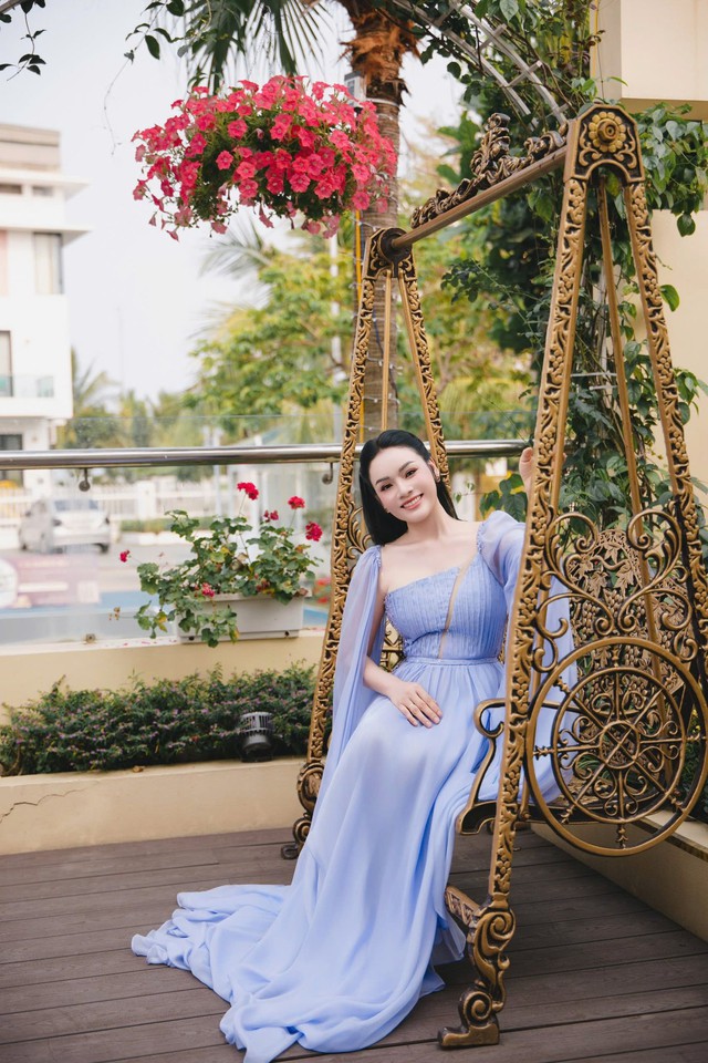 Nữ NSƯT, Trưởng khoa Thanh nhạc x&acirc;y biệt thự 1000m2 10 ph&ograve;ng ngủ ở Quảng Ninh, cưới một viện trưởng- Ảnh 8.