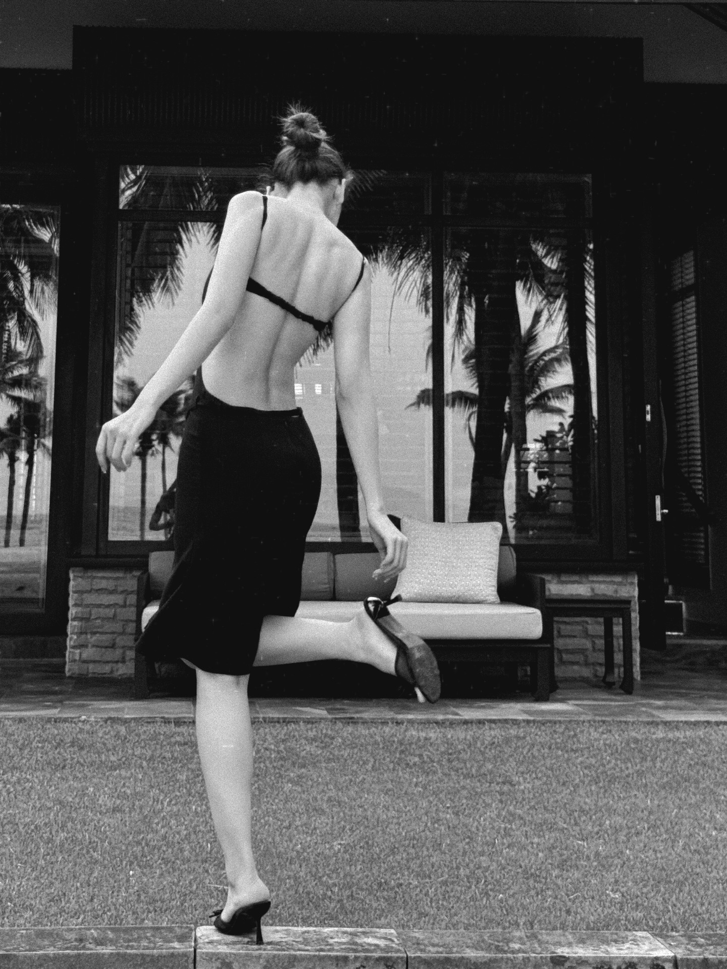 "Mỹ nh&acirc;n đẹp nhất Việt Nam" mở b&aacute;t dịp lễ, kh&ocirc;ng cần bikini nhưng vẫn khiến d&acirc;n t&igrave;nh "kh&oacute; thở"- Ảnh 7.