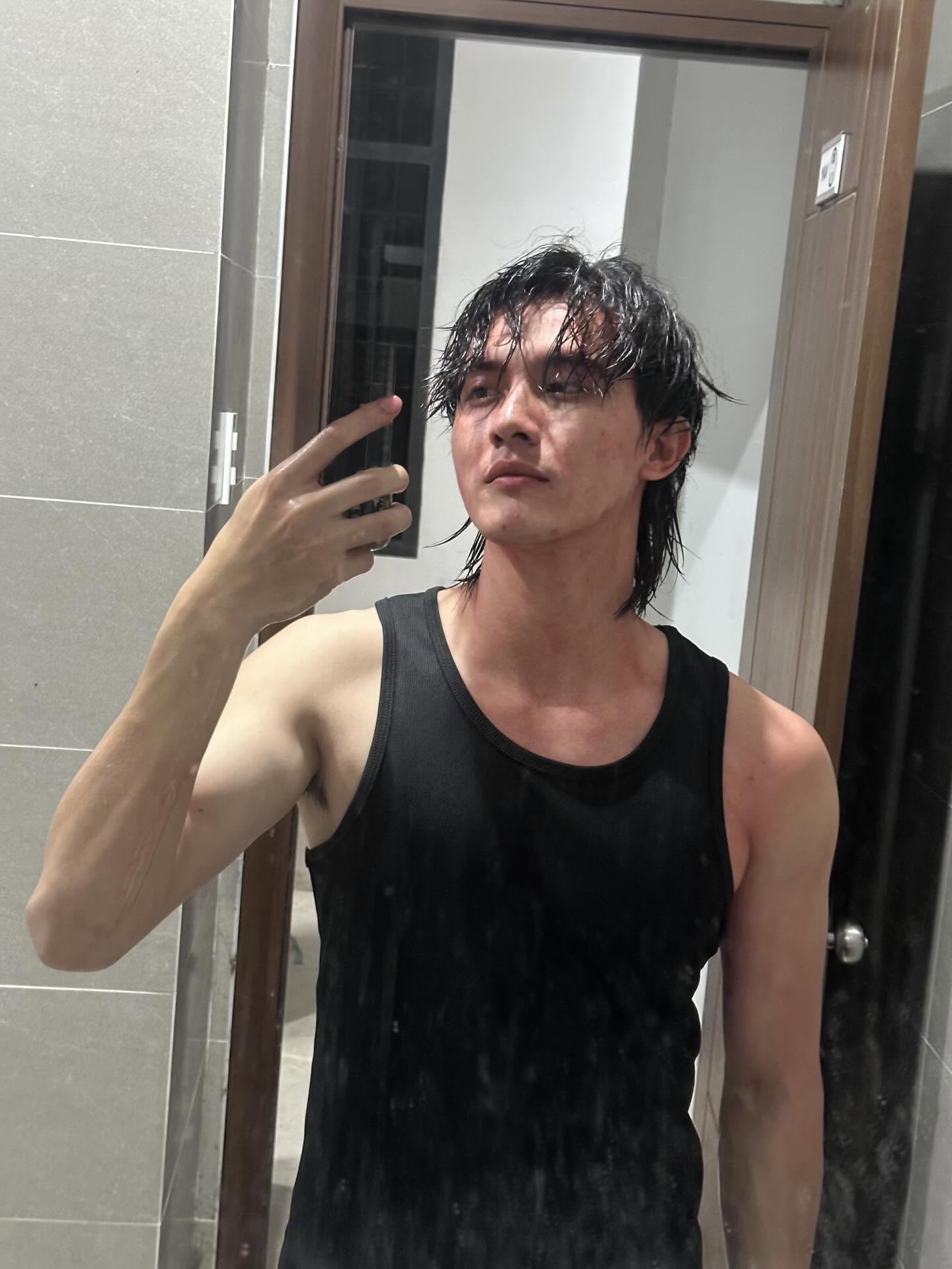 Mỹ nam 6 m&uacute;i hot nhất Việt Nam c&ocirc;ng khai tẩy trang bằng kem đ&aacute;nh răng- Ảnh 3.