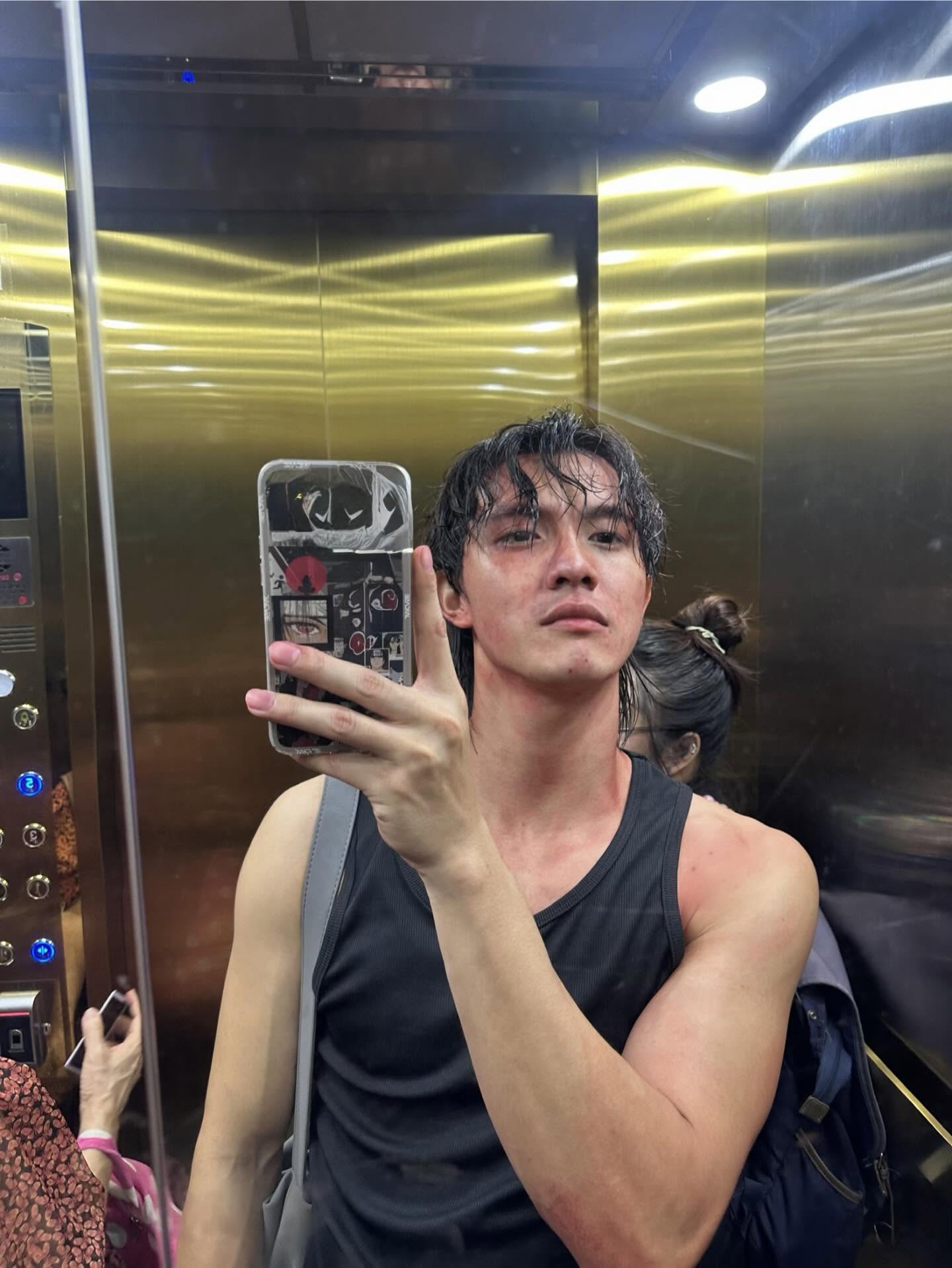 Mỹ nam 6 m&uacute;i hot nhất Việt Nam c&ocirc;ng khai tẩy trang bằng kem đ&aacute;nh răng- Ảnh 2.