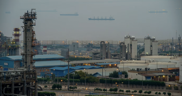 Kh&ocirc;ng phải Trung Quốc, một quốc gia đang c&oacute; gần 100 triệu th&ugrave;ng dầu kh&ocirc;ng d&ugrave;ng đến, phải trữ trong cả 'kho r&aacute;c' - Ảnh 1.