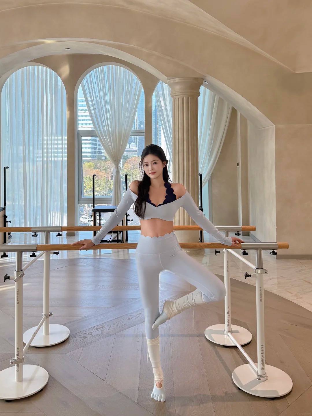 Từ &ldquo;đốt calo&rdquo; sang &ldquo;đi&ecirc;u khắc cơ thể&rdquo;: Barre trở th&agrave;nh lựa chọn mới của phụ nữ hiện đại!- Ảnh 13.