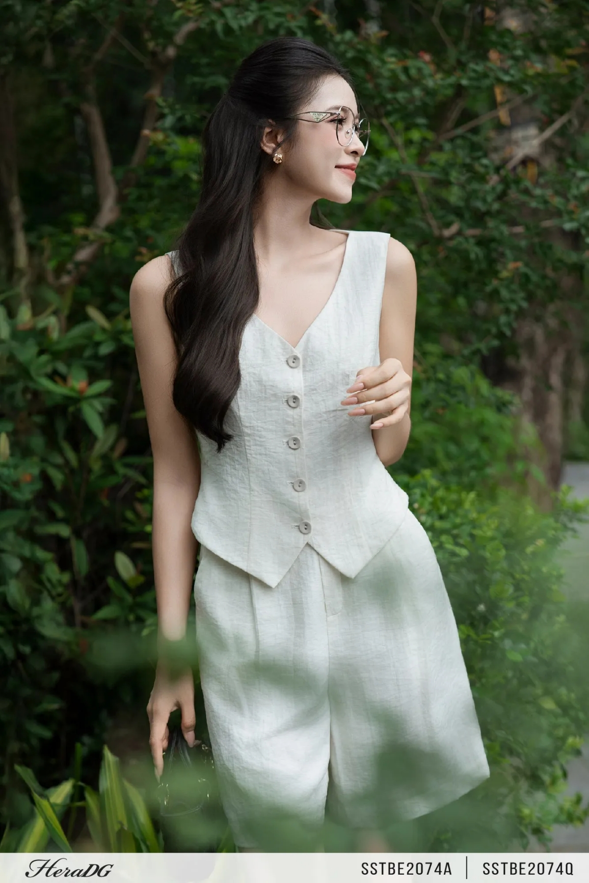 Gợi &yacute; trang phục ng&agrave;y lễ Quốc tế Lao động: Diện đồ nhẹ t&ecirc;nh nhưng vẫn &ldquo;đắt tiền&rdquo; như qu&yacute; c&ocirc; đi nghỉ dưỡng- Ảnh 5.