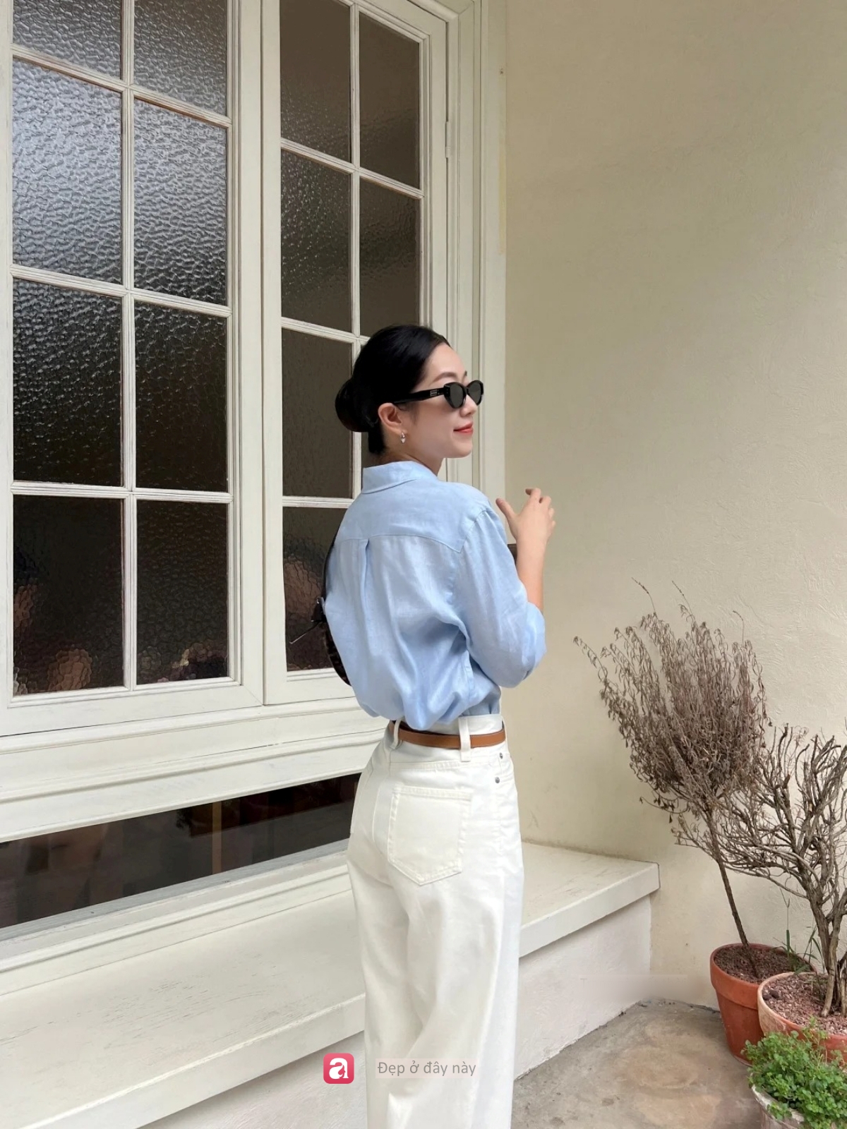 Kh&ocirc;ng cần logo: Chỉ một chiếc quần trắng cũng đủ tạo vẻ ngo&agrave;i &ldquo;old money&rdquo; - Ảnh 1.