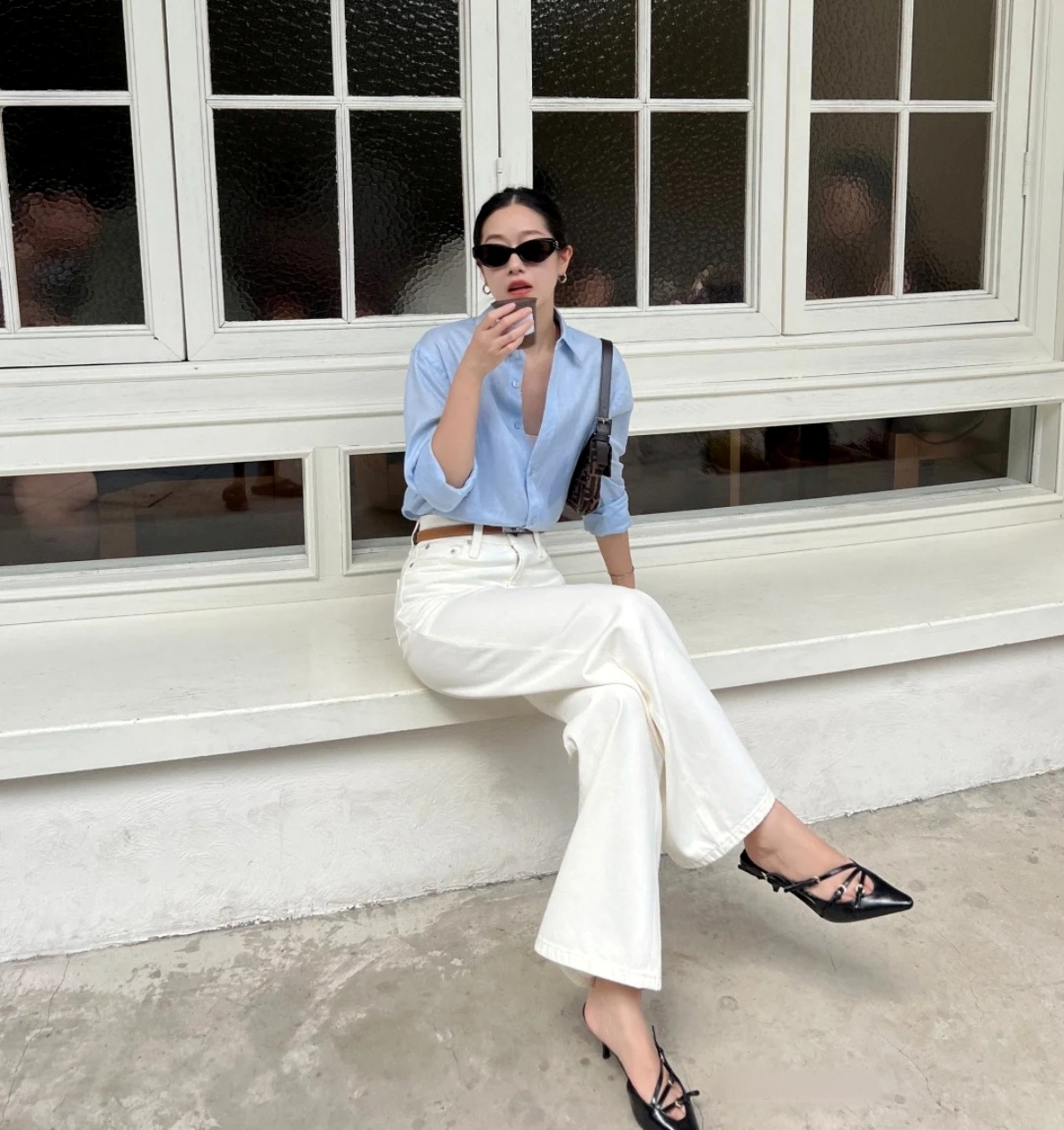 Kh&ocirc;ng cần logo: Chỉ một chiếc quần trắng cũng đủ tạo vẻ ngo&agrave;i &ldquo;old money&rdquo; - Ảnh 3.