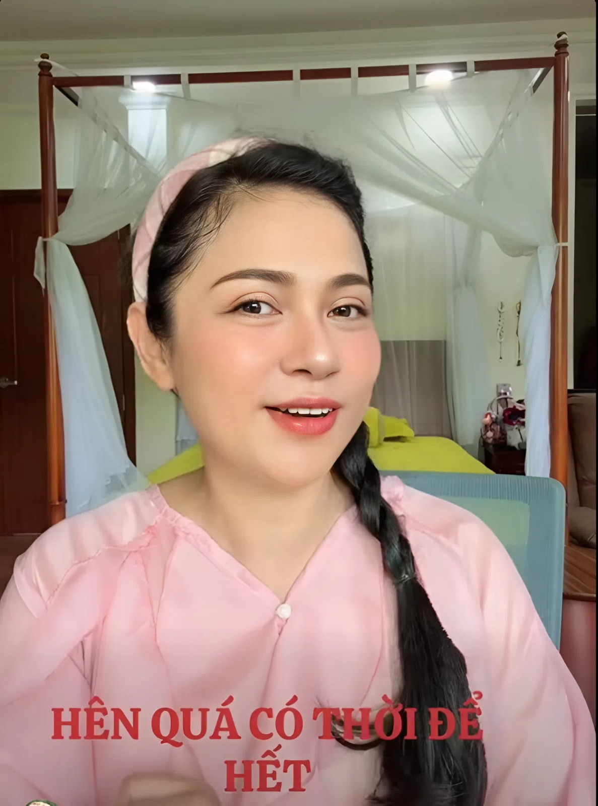 Người đẹp T&acirc;y đ&ocirc; đ&igrave;nh đ&aacute;m: "T&ocirc;i bị n&oacute;i hết thời, th&agrave;nh b&agrave; l&atilde;o rồi, thật qu&aacute;, về vườn đi"- Ảnh 1.