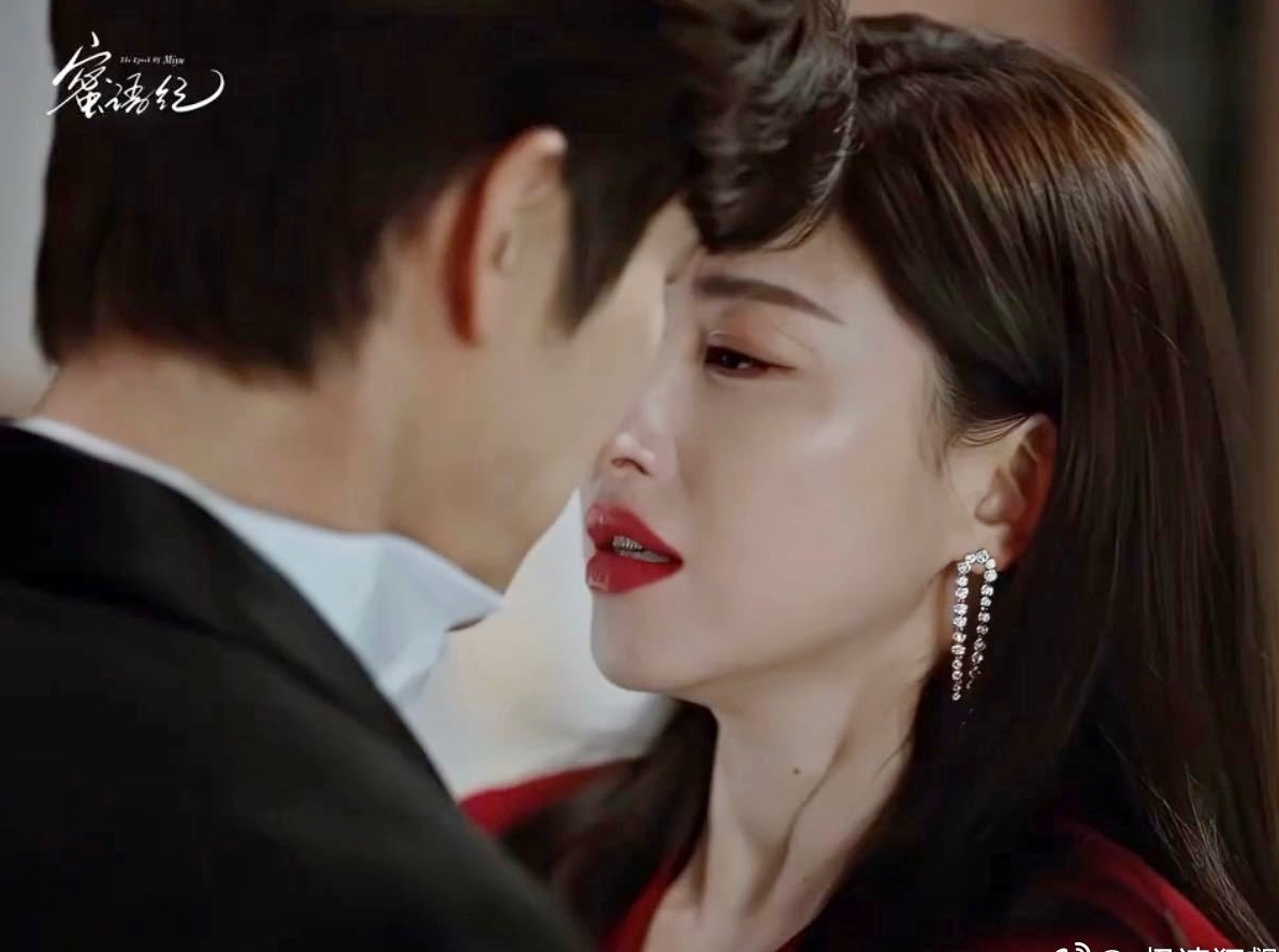 Phim Trung Quốc đang viral khắp MXH với cảnh n&oacute;ng h&uacute;t 100 triệu view: Nữ ch&iacute;nh quyến rũ m&ecirc; hồn, đừng xem chỗ đ&ocirc;ng người- Ảnh 1.