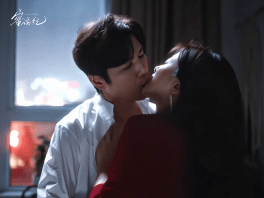 Phim Trung Quốc đang viral khắp MXH với cảnh n&oacute;ng h&uacute;t 100 triệu view: Nữ ch&iacute;nh quyến rũ m&ecirc; hồn, đừng xem chỗ đ&ocirc;ng người- Ảnh 2.