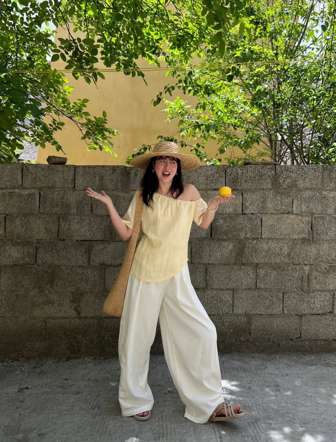 Hơn 30 tuổi, mạnh dạn xưng "chị - em" với nh&acirc;n vi&ecirc;n qu&aacute;n c&agrave; ph&ecirc;, nhưng khi được hỏi lại vẫn: "Dạ v&acirc;ng ạ" - Ảnh 2.