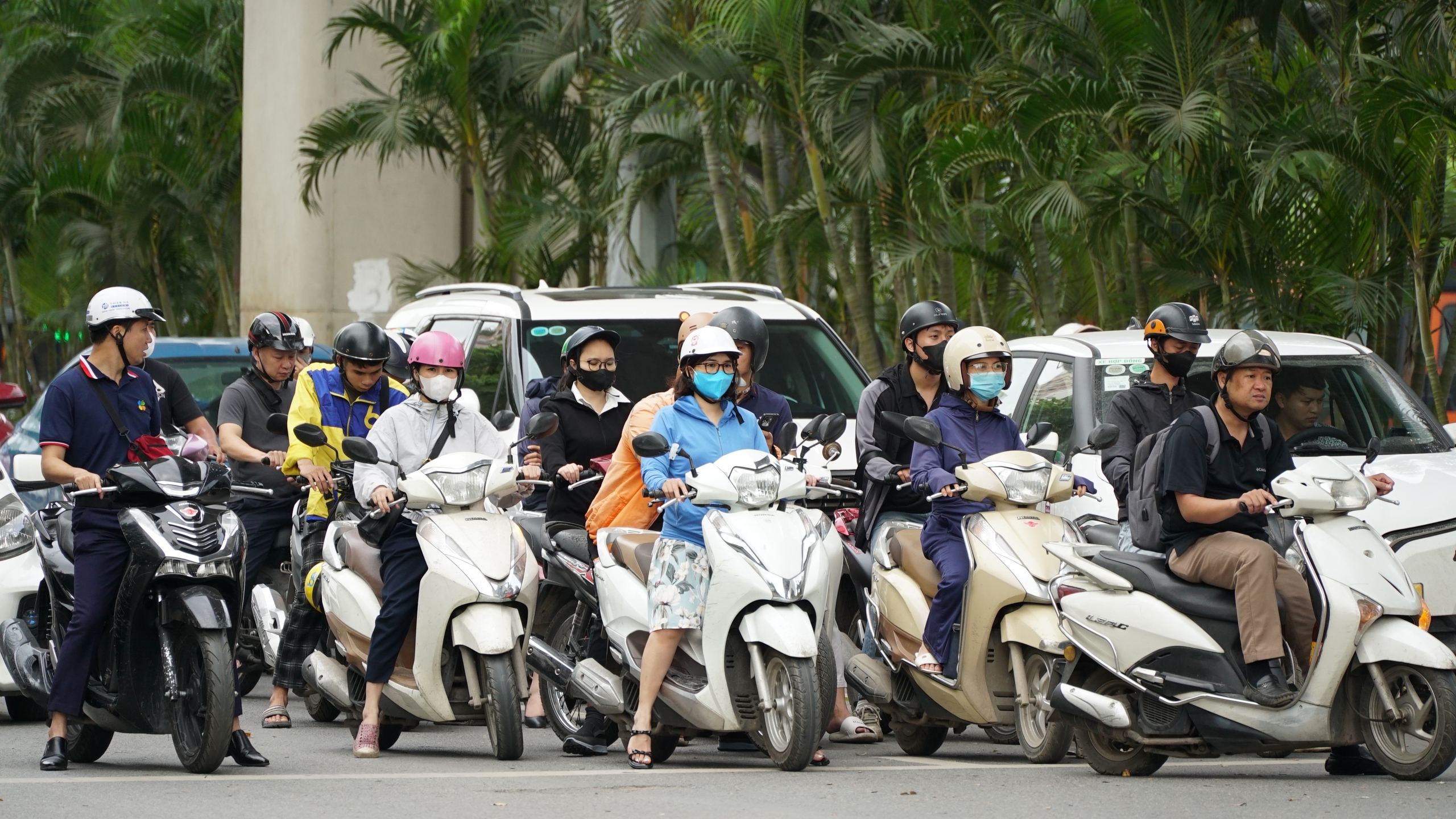 R&eacute;t N&agrave;ng B&acirc;n tr&agrave;n về đ&uacute;ng ng&agrave;y đi l&agrave;m cuối c&ugrave;ng trước dịp nghỉ lễ 30/4 - 1/5 - Ảnh 13.