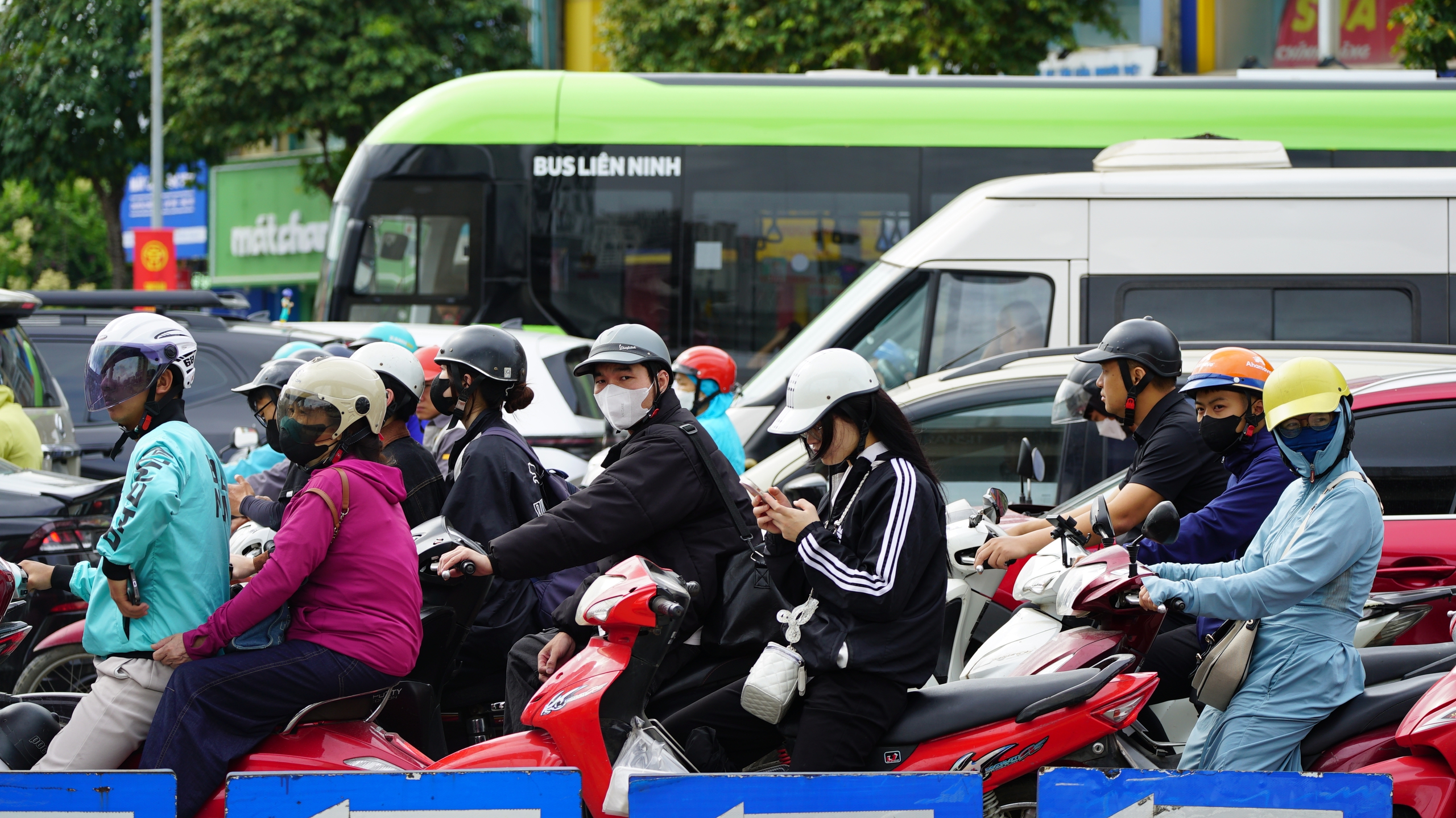 R&eacute;t N&agrave;ng B&acirc;n tr&agrave;n về đ&uacute;ng ng&agrave;y đi l&agrave;m cuối c&ugrave;ng trước dịp nghỉ lễ 30/4 - 1/5 - Ảnh 2.