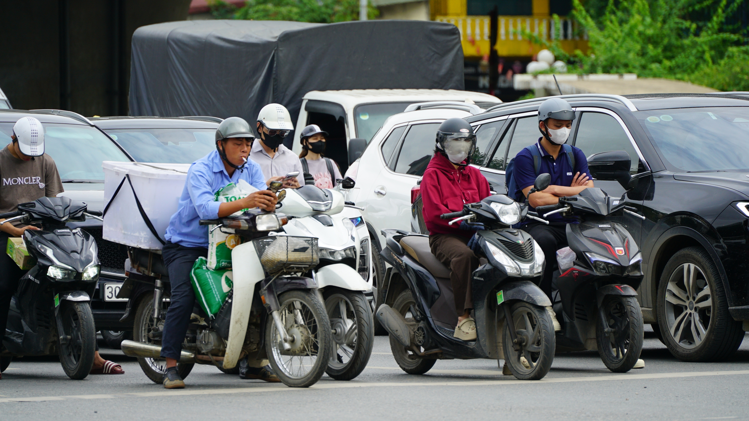 R&eacute;t N&agrave;ng B&acirc;n tr&agrave;n về đ&uacute;ng ng&agrave;y đi l&agrave;m cuối c&ugrave;ng trước dịp nghỉ lễ 30/4 - 1/5 - Ảnh 9.