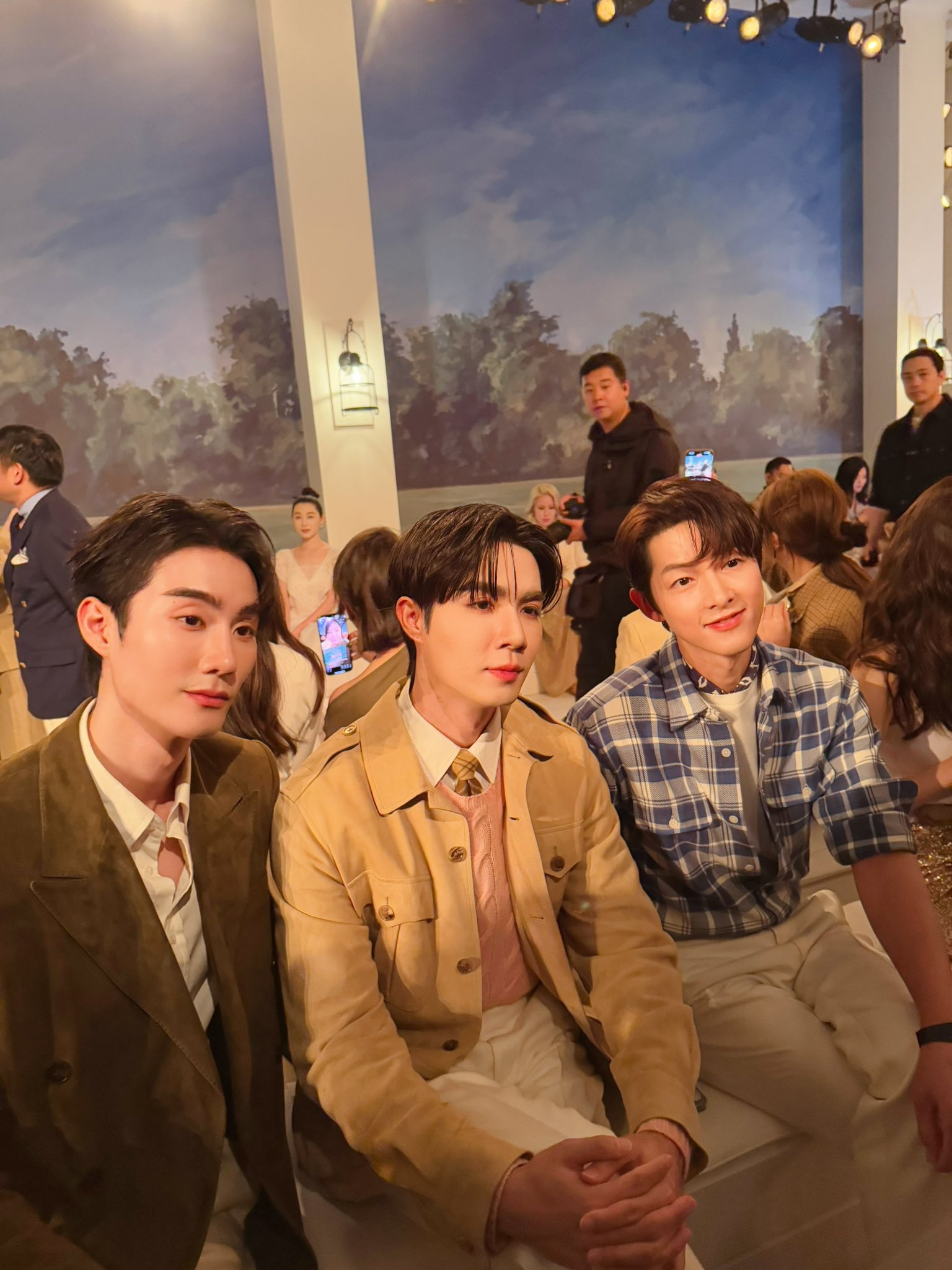 1,6 triệu người xem Song Joong Ki l&agrave;m &ocirc;ng bố mẫu mực nhất showbiz- Ảnh 3.