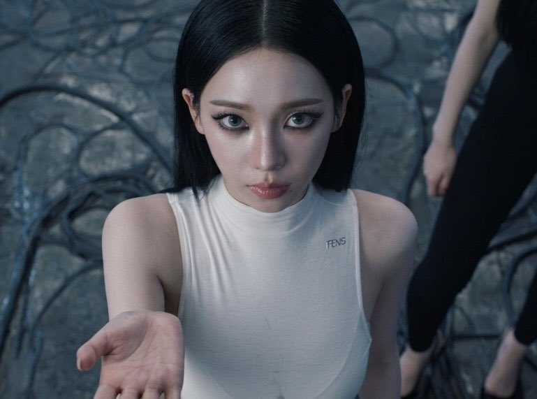 Đ&atilde; t&igrave;m ra "ma nơ canh" sống của Kbiz, "th&aacute;nh body" Lisa giờ chỉ c&ograve;n l&agrave; c&aacute;i t&ecirc;n?- Ảnh 11.