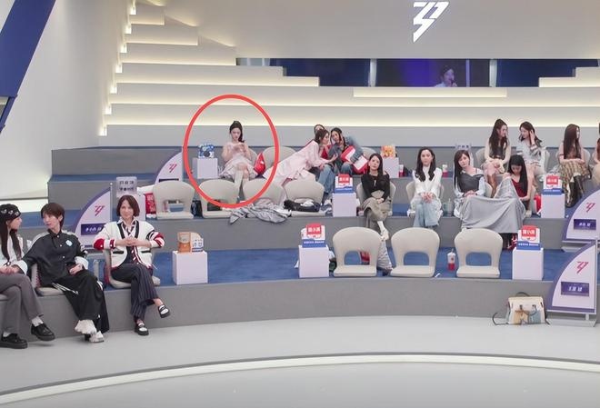 Cầu trời đừng để Trang Ph&aacute;p chung team với Chị Đẹp n&agrave;y: Xấu t&iacute;nh nhất show kh&ocirc;ng ai ưa, giở tr&ograve; chơi bẩn với cả đồng đội- Ảnh 5.