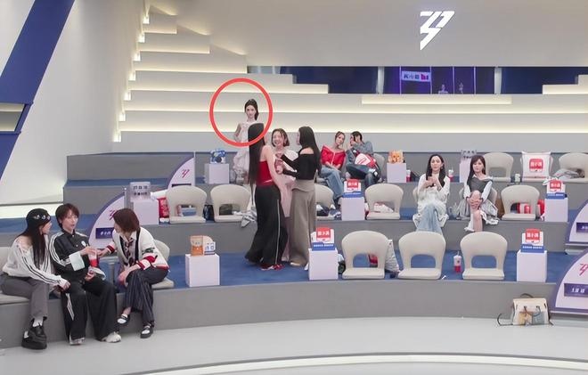 Cầu trời đừng để Trang Ph&aacute;p chung team với Chị Đẹp n&agrave;y: Xấu t&iacute;nh nhất show kh&ocirc;ng ai ưa, giở tr&ograve; chơi bẩn với cả đồng đội- Ảnh 6.