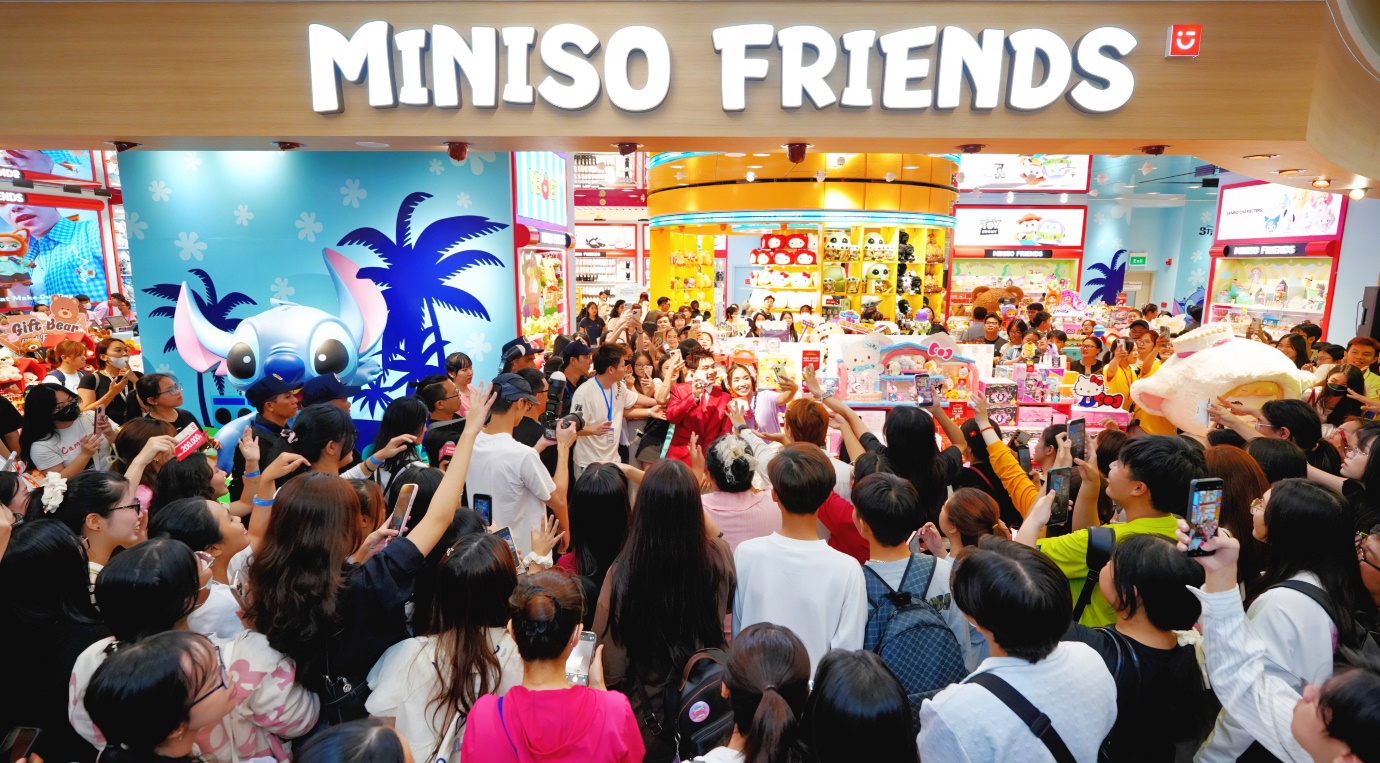 Kỷ niệm 10 năm tại Việt Nam, MINISO ra mắt cửa h&agrave;ng chủ đề MINISO FRIENDS đầu ti&ecirc;n tại TP. Hồ Ch&iacute; Minh - Ảnh 1.
