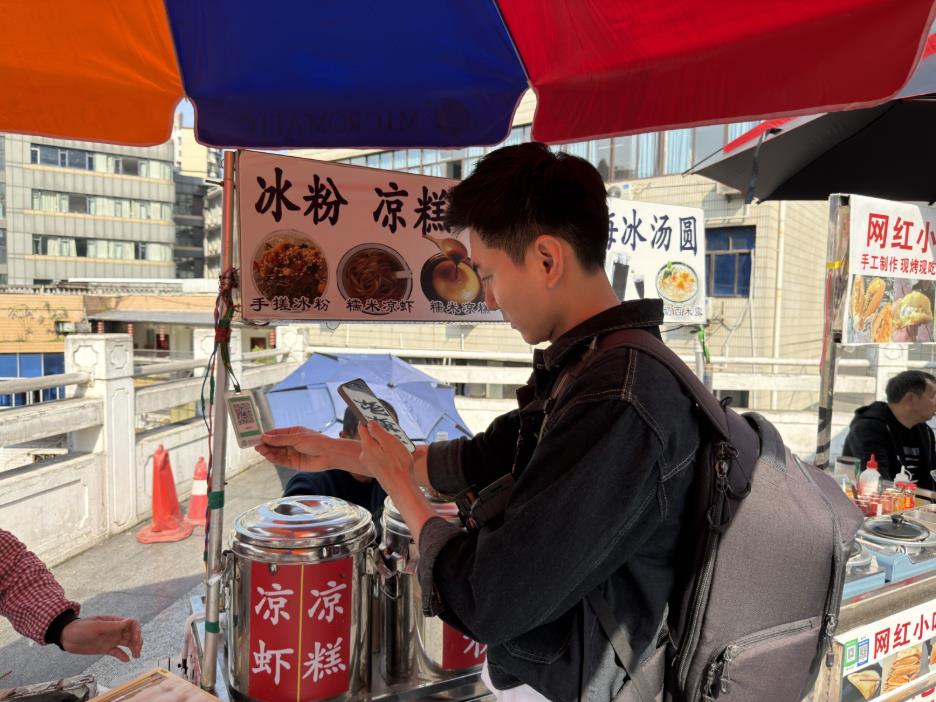 Khoai Lang Thang thoải m&aacute;i vi vu khắp Trung Quốc m&agrave; kh&ocirc;ng cần đổi tiền mặt nhờ ứng dụng Việt Nam n&agrave;y - Ảnh 2.