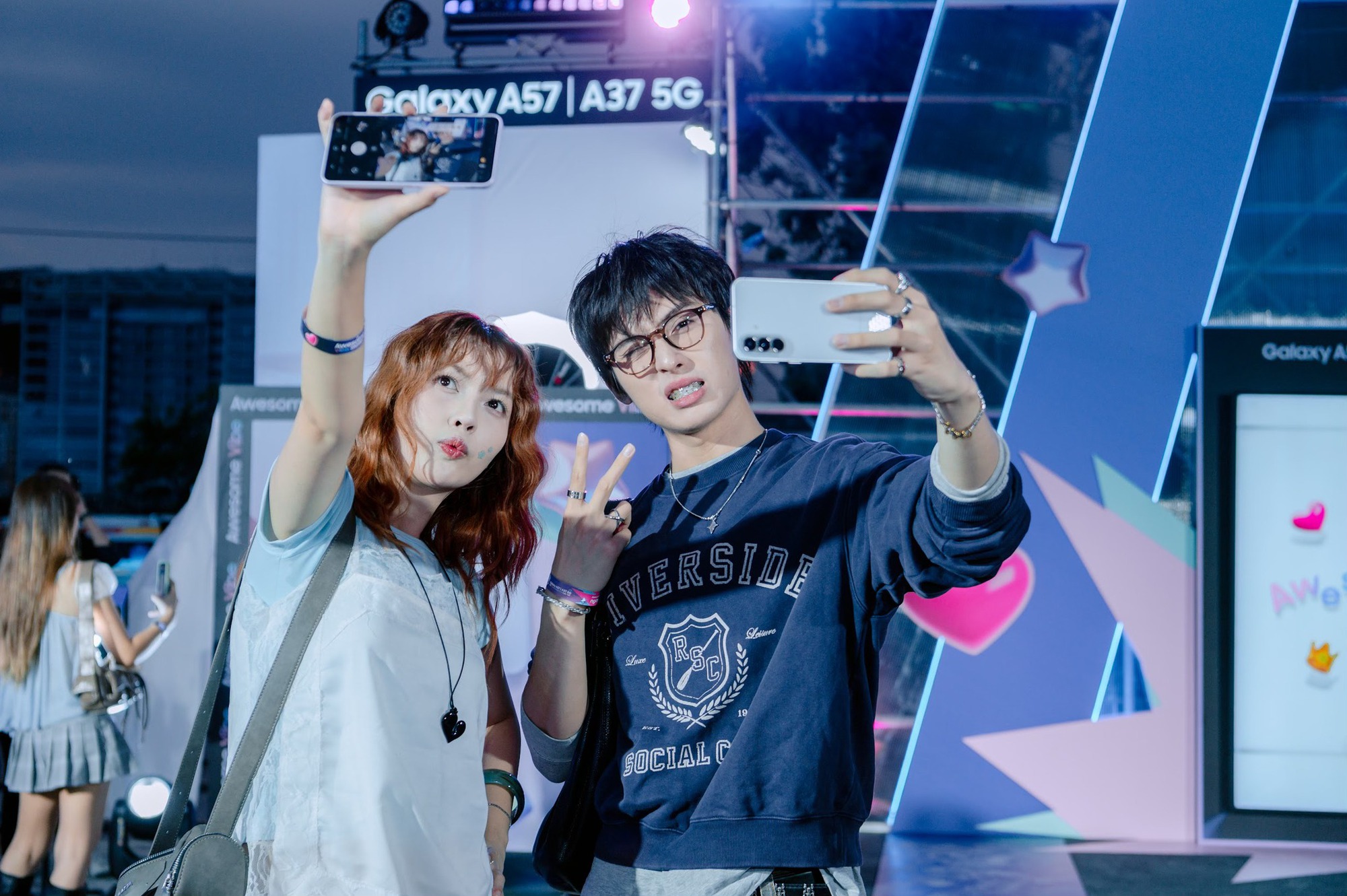 Top 5 sản phẩm c&ocirc;ng nghệ Samsung gi&uacute;p giới trẻ bật vibe awesome đ&oacute;n lễ lớn - Ảnh 1.