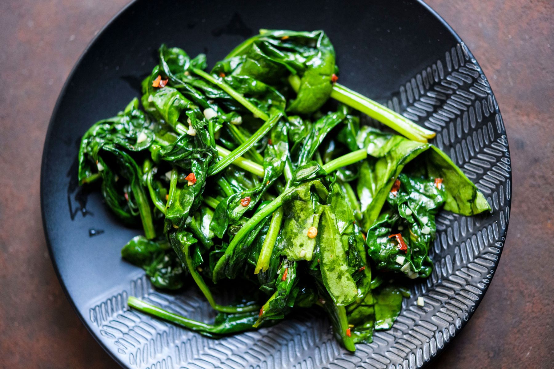 Qu&ecirc;n 1 việc khi ăn rau bina, người đ&agrave;n &ocirc;ng trả gi&aacute; đắt bằng chạy thận suốt đời - Ảnh 1.