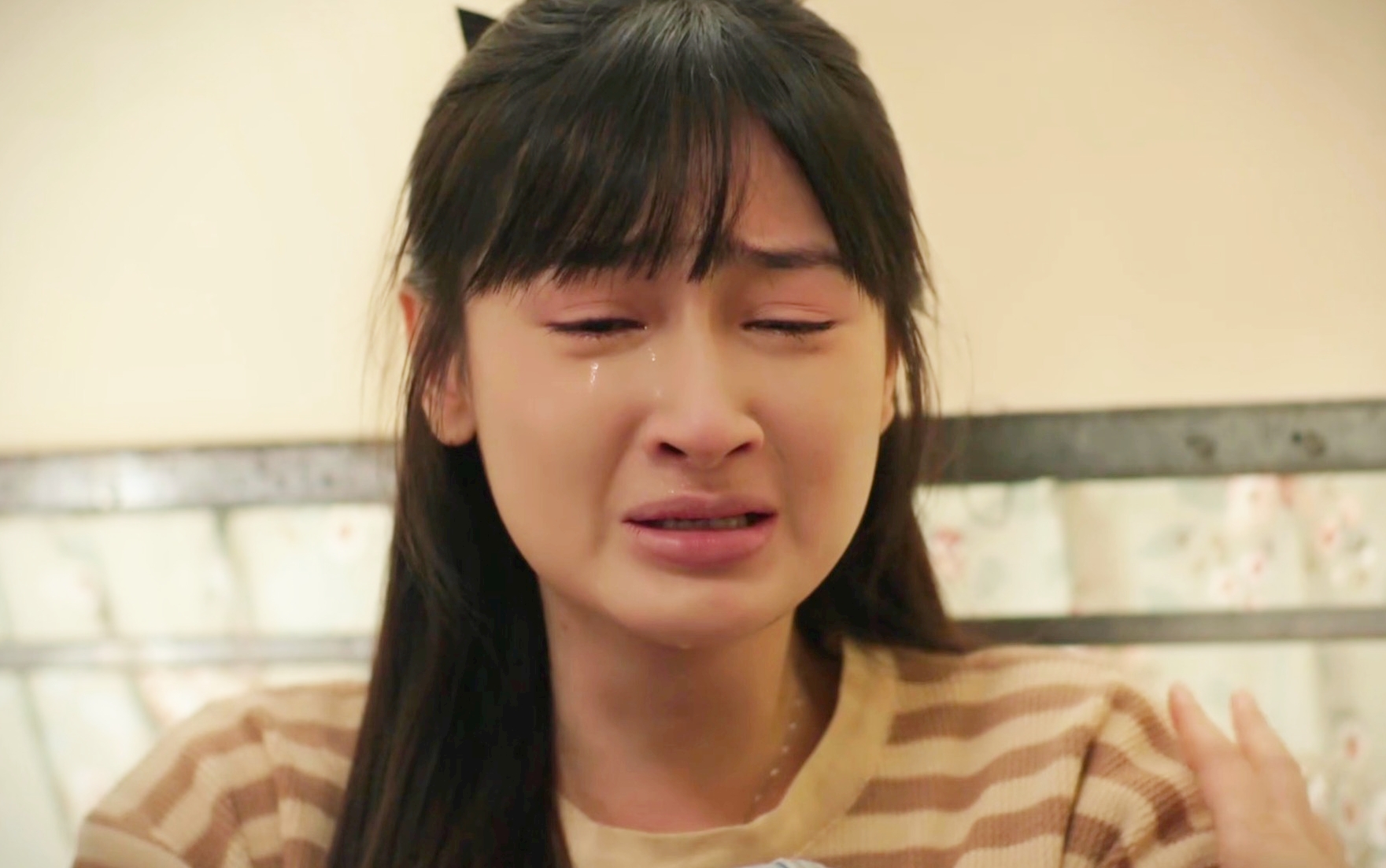 Bước Ch&acirc;n V&agrave;o Đời tập 30: Em g&aacute;i Quỳnh Kool b&aacute;o khoản nợ khủng, kh&aacute;n giả đ&ograve;i đổi t&ecirc;n phim th&agrave;nh Bước Ch&acirc;n V&agrave;o T&ugrave;- Ảnh 5.