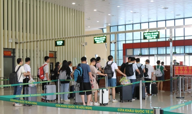 Một loạt người kinh doanh c&oacute; t&ecirc;n sau bị tạm ho&atilde;n xuất cảnh  - Ảnh 1.