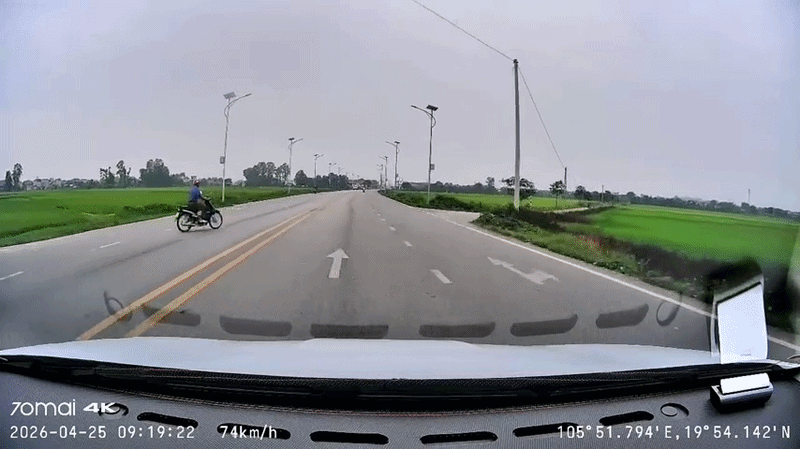 Clip xe &ocirc; t&ocirc; h&uacute;c bay xe m&aacute;y xuống ruộng: Cục CSGT khẳng định t&agrave;i xế kh&ocirc;ng c&oacute; lỗi - Ảnh 1.