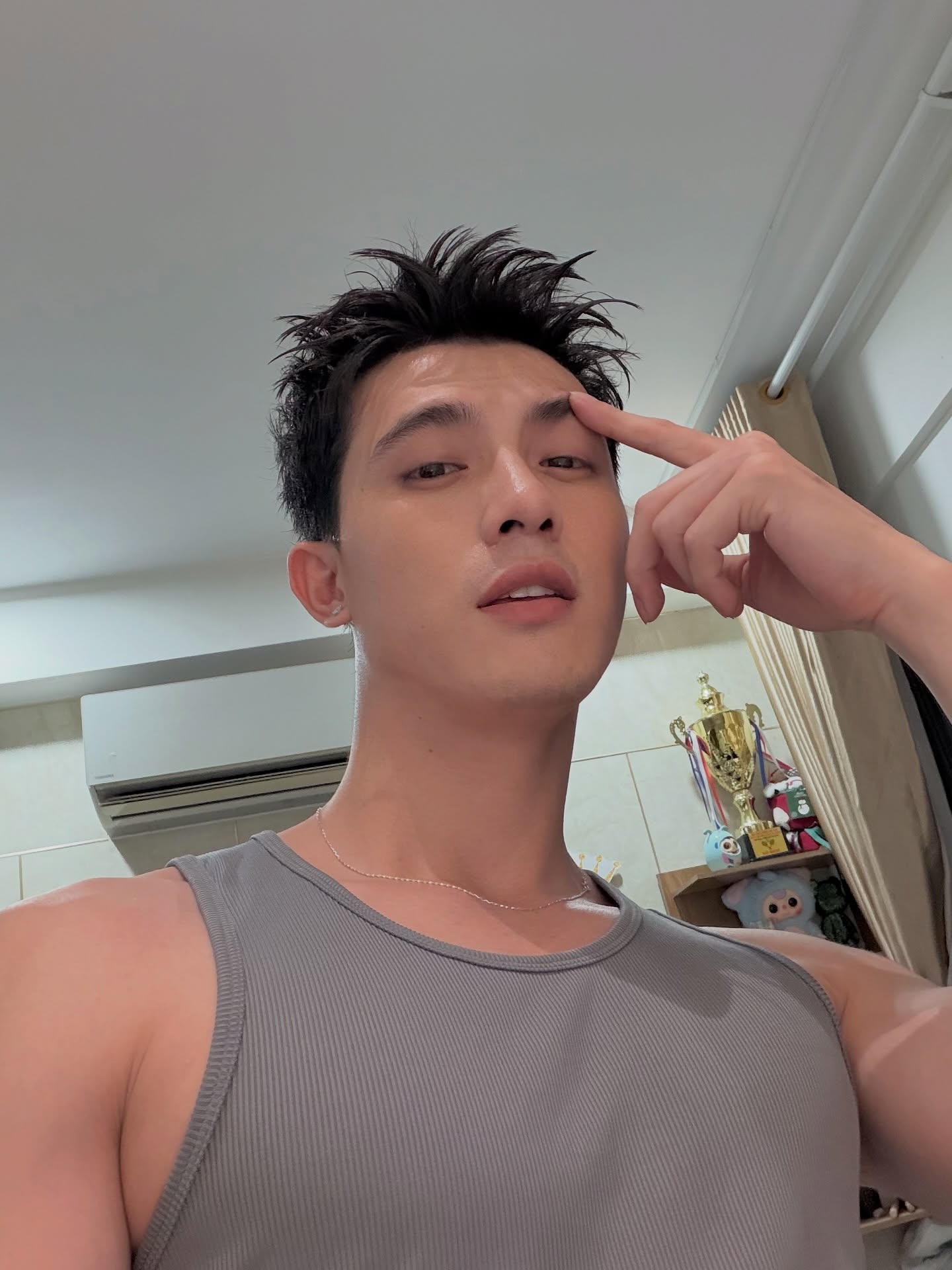 Mỹ nam 6 m&uacute;i hot nhất Việt Nam c&ocirc;ng khai tẩy trang bằng kem đ&aacute;nh răng- Ảnh 6.