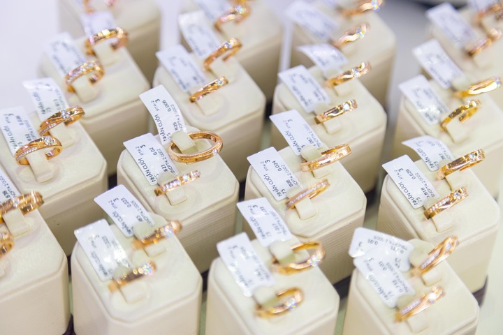 Gi&aacute; v&agrave;ng h&ocirc;m nay 29/4: Lao dốc kh&ocirc;ng phanh- Ảnh 1.