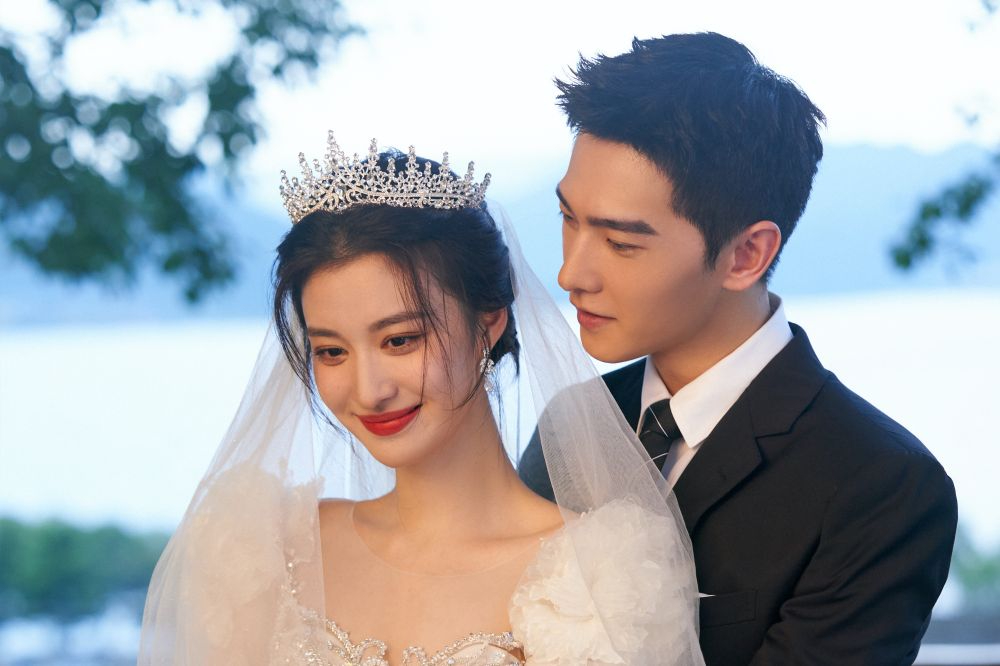 Cặp đ&ocirc;i đẹp nhất showbiz lộ clip v&agrave;o kh&aacute;ch sạn hẹn h&ograve; c&ograve;n sống chung quấn qu&yacute;t, ai d&egrave; chia tay bất th&igrave;nh l&igrave;nh- Ảnh 2.