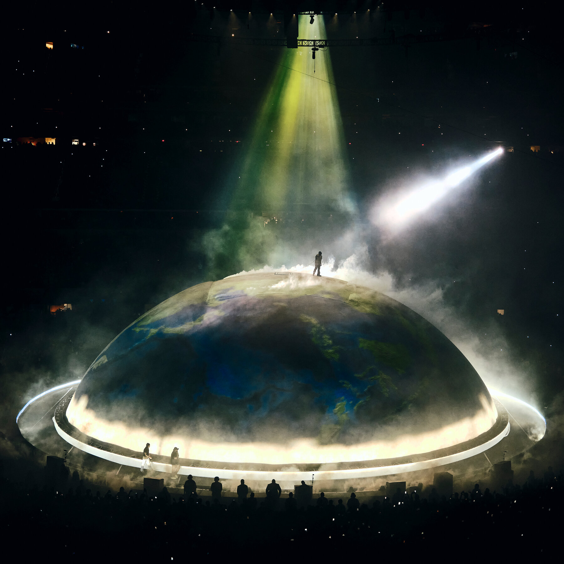 Ngỡ ng&agrave;ng trước si&ecirc;u concert mang Tr&aacute;i Đất l&ecirc;n s&acirc;n khấu, nam nghệ sĩ bị gh&eacute;t nhất thế giới nhưng ai cũng nể v&igrave; qu&aacute; t&agrave;i năng- Ảnh 5.