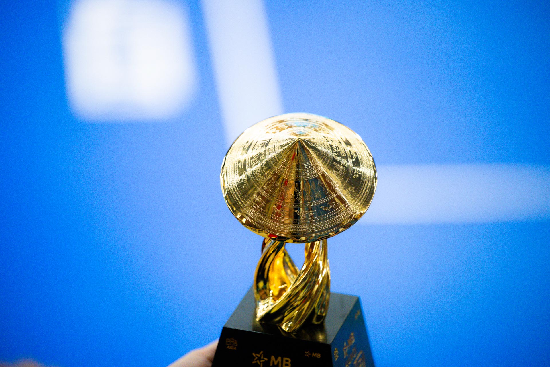 Cận cảnh chiếc cup v&agrave;ng danh gi&aacute; của PPA Asia 1000 - MB Hanoi Cup 2026!- Ảnh 3.