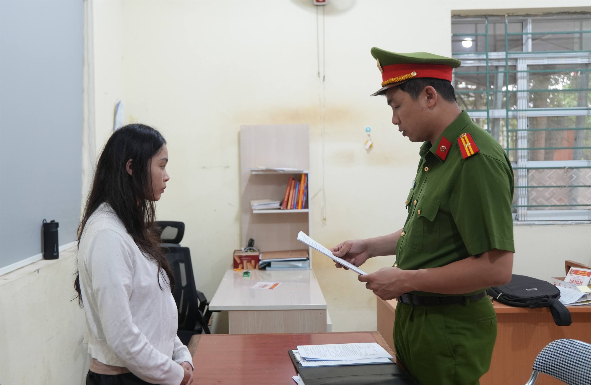 Triệt ph&aacute; nh&oacute;m livestream khi&ecirc;u d&acirc;m, k&iacute;ch dục: Nhiều c&ocirc; g&aacute;i chia ca kiếm tiền khủng, mỗi buổi thu h&uacute;t 30.000 người xem- Ảnh 1.