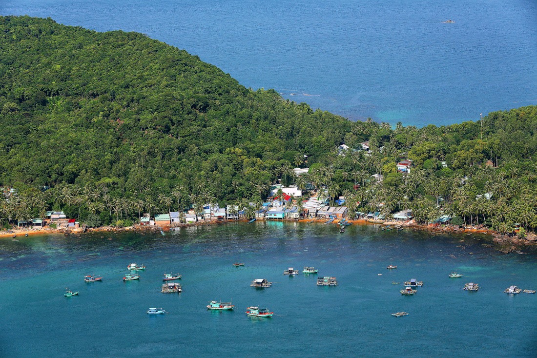 Tổng thu gần 44.000 tỷ đồng trong 1 năm, h&ograve;n đảo duy nhất tại Việt Nam lập kỷ lục tăng trưởng chấn động ch&acirc;u &Aacute; nhờ ch&iacute;nh s&aacute;ch miễn visa- Ảnh 2.