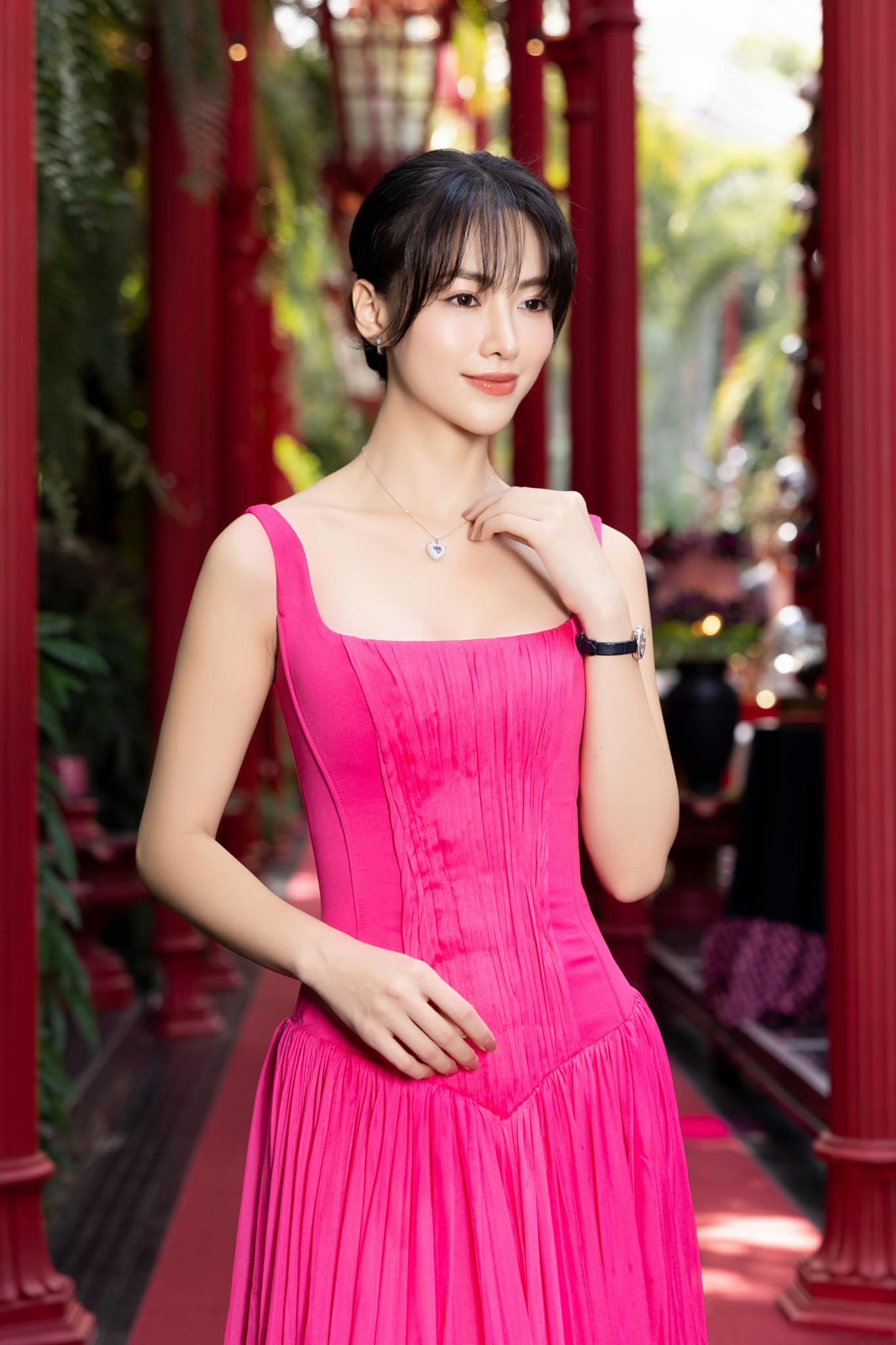 Hoa hậu Việt đẹp đến mức khiến netizen đ&ograve;i 