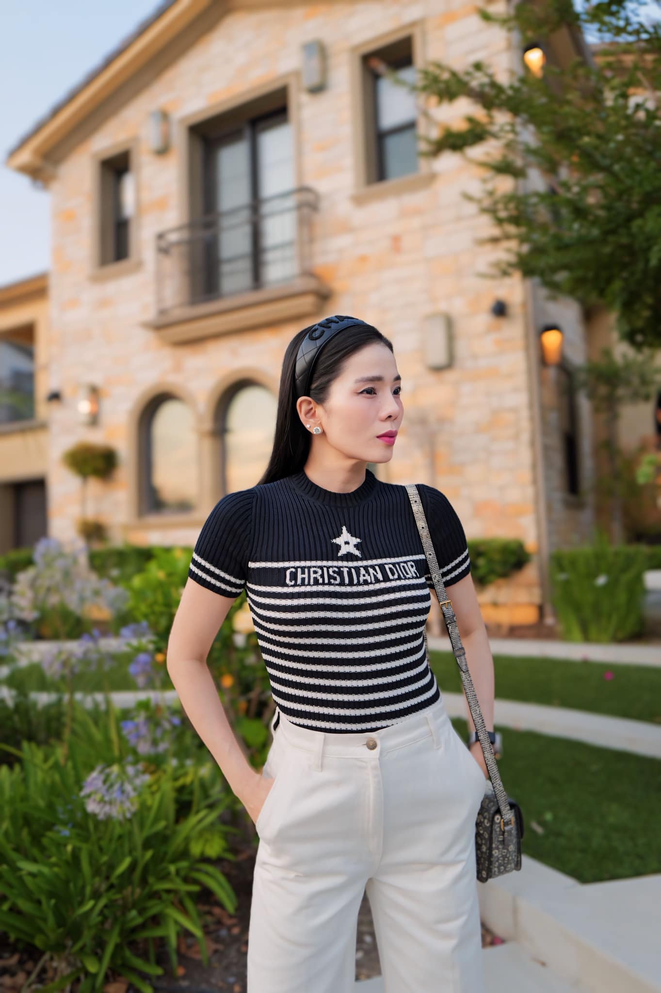 "Nữ ho&agrave;ng ph&ograve;ng tr&agrave;" U50 được trai đẹp k&eacute;m 12 tuổi ngưỡng mộ, sở hữu biệt thự trải từ Việt Nam sang Mỹ- Ảnh 8.