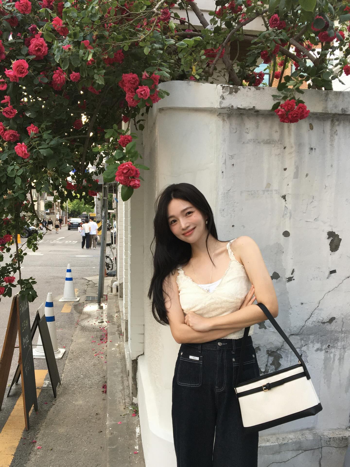 4 kiểu &aacute;o trắng n&ecirc;n sắm để diện trong m&ugrave;a h&egrave;, mặc l&ecirc;n cực dịu mắt v&agrave; trẻ trung- Ảnh 6.