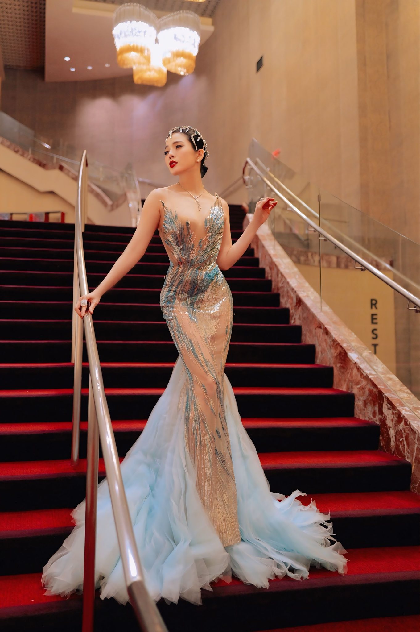 "Nữ ho&agrave;ng ph&ograve;ng tr&agrave;" U50 được trai đẹp k&eacute;m 12 tuổi ngưỡng mộ, sở hữu biệt thự trải từ Việt Nam sang Mỹ- Ảnh 1.