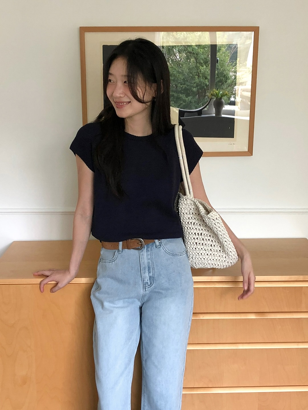 &Aacute;o thun v&agrave; quần jeans: Combo nh&acirc;n đ&ocirc;i sự trẻ trung, năng động trong m&ugrave;a h&egrave;- Ảnh 7.