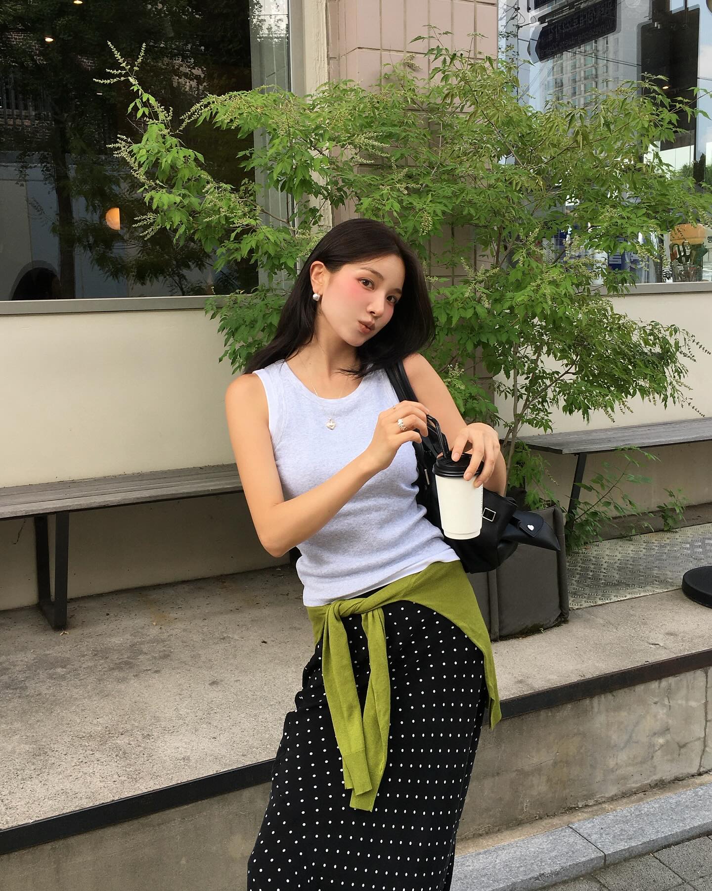 4 kiểu &aacute;o trắng n&ecirc;n sắm để diện trong m&ugrave;a h&egrave;, mặc l&ecirc;n cực dịu mắt v&agrave; trẻ trung- Ảnh 4.