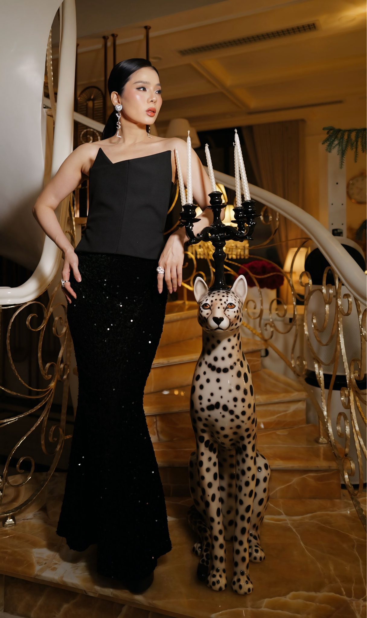 "Nữ ho&agrave;ng ph&ograve;ng tr&agrave;" U50 được trai đẹp k&eacute;m 12 tuổi ngưỡng mộ, sở hữu biệt thự trải từ Việt Nam sang Mỹ- Ảnh 4.